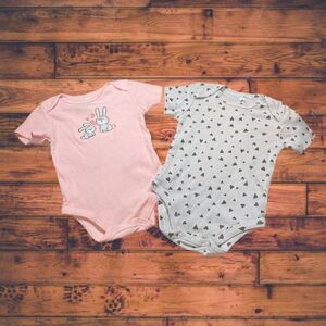 5 for $25🔥Charlotte & Star Snap Botton Tops Baby Size 6-9 Months